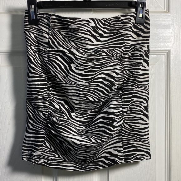 Y2K loop 18 Zebra Tube Top, Size 9/11 (M/L) - Picture 2 of 9